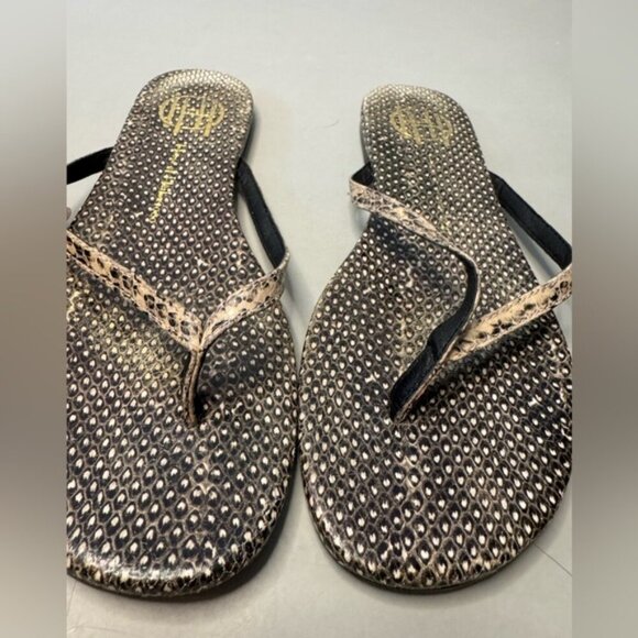 House of Harlow 1960 Colton Snake-Embossed Leather Flip Flops - Size 7 - Picture 3 of 8
